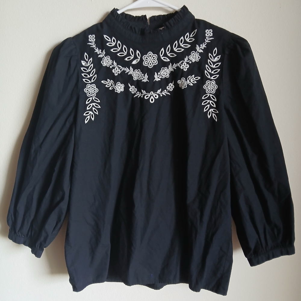 LOFT White Floral Eyelet Black Blouse, Ruffle Neck, 3/4 sleeves, Size XXS